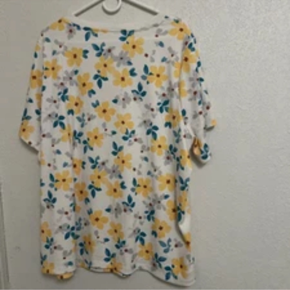 Plus size Floral Print Women's Top - Picture 4 of 4